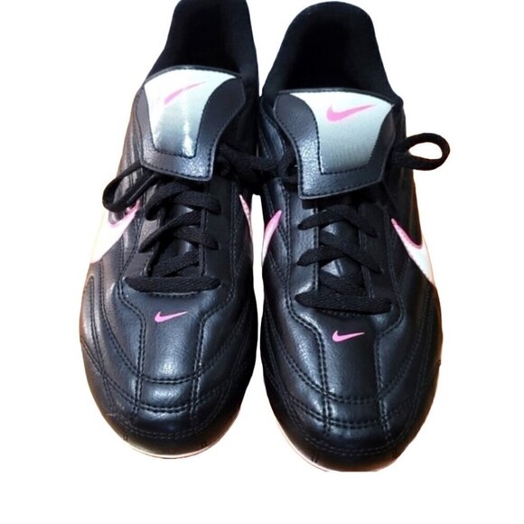 Nike Soccer Cleats - Picture 1 of 11